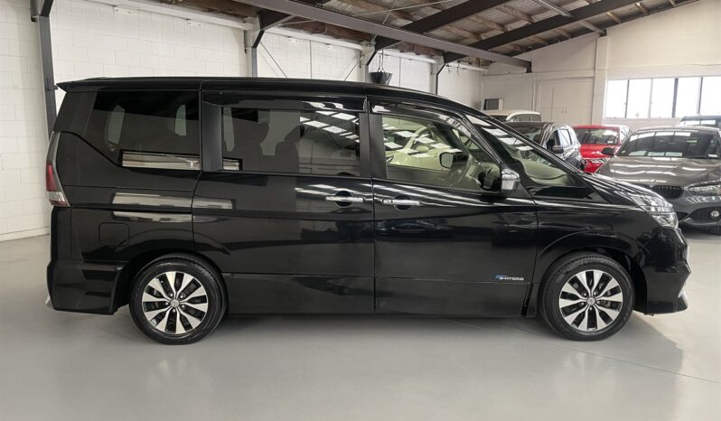 
								Nissan SERENA HIGHWAY STAR 2017 full									