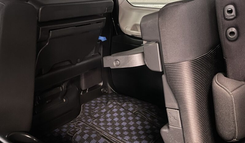 
								Nissan SERENA HIGHWAY STAR 2017 full									