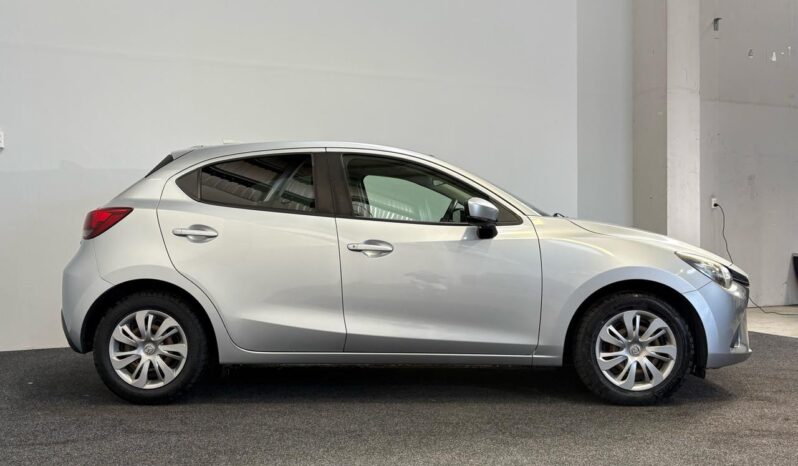 
								Mazda DEMIO 13S 2017 full									