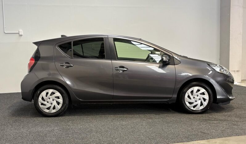 
								Toyota AQUA  2017 full									