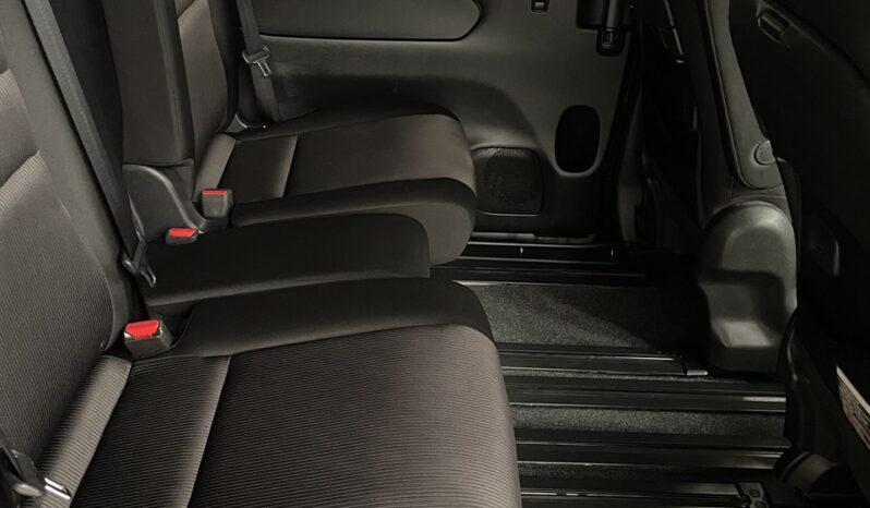 
								Nissan SERENA HIGHWAY STAR 5D 2017 full									