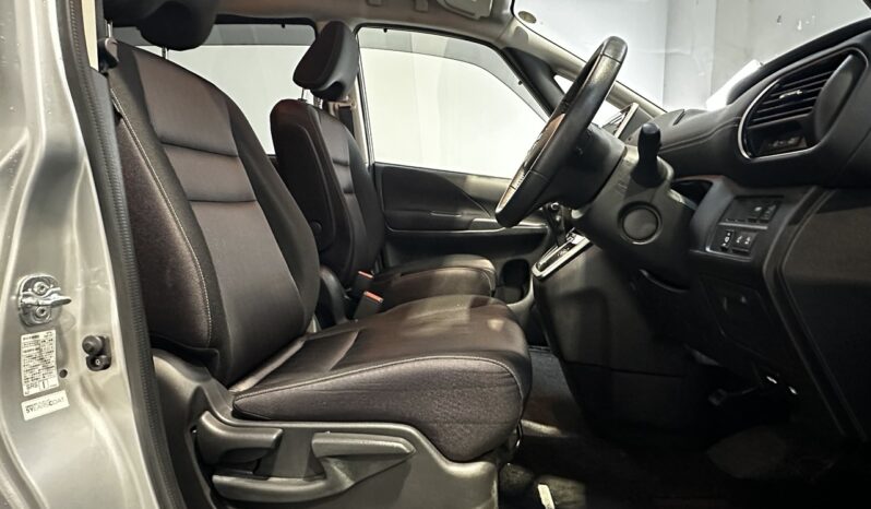
								Nissan SERENA Highway Star -V Selection II 2017 full									