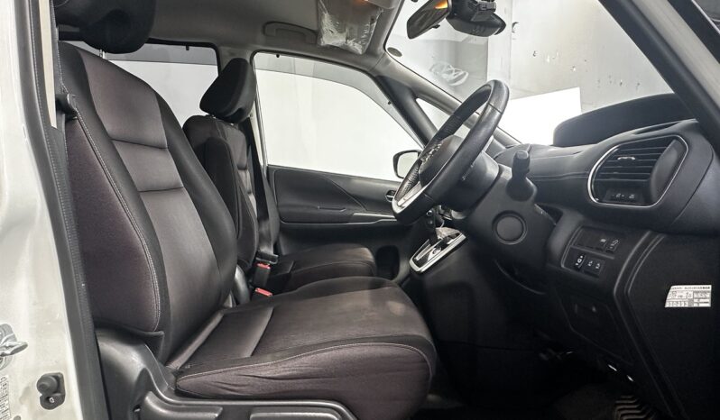 
								Nissan SERENA HIGHWAY STAR V SELECTION 2017 full									