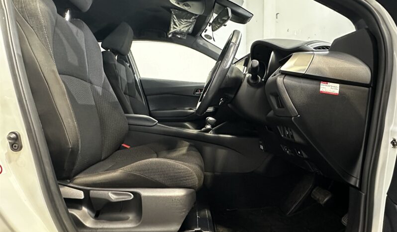 
								Toyota C-HR S LED Package 2019 full									