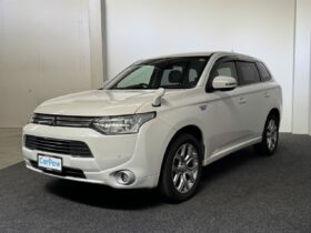 Mitsubishi OUTLANDER PHEV G 2013