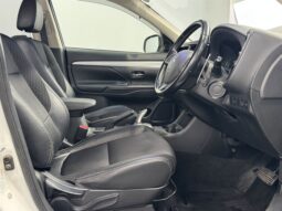 
										Mitsubishi OUTLANDER PHEV G 2013 full									