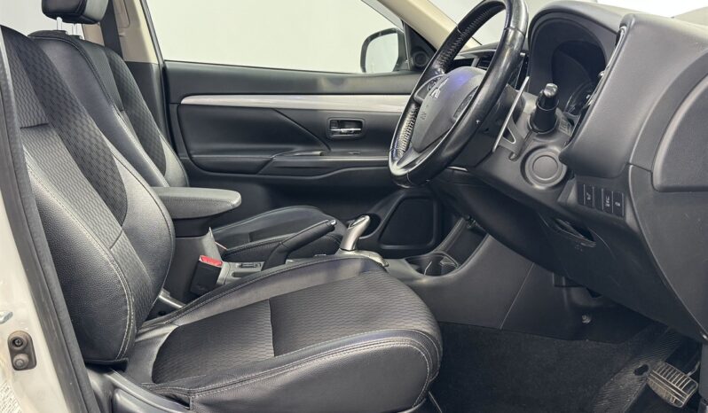 
								Mitsubishi OUTLANDER PHEV G 2013 full									