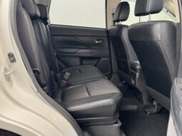 
										Mitsubishi OUTLANDER PHEV G 2013 full									