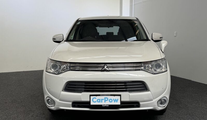 
								Mitsubishi OUTLANDER PHEV G 2013 full									