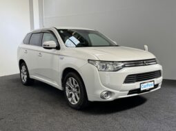 
										Mitsubishi OUTLANDER PHEV G 2013 full									
