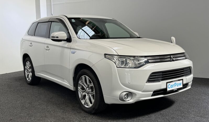 
								Mitsubishi OUTLANDER PHEV G 2013 full									