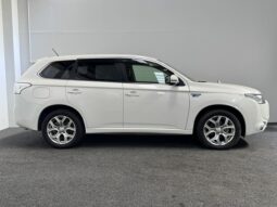 
										Mitsubishi OUTLANDER PHEV G 2013 full									