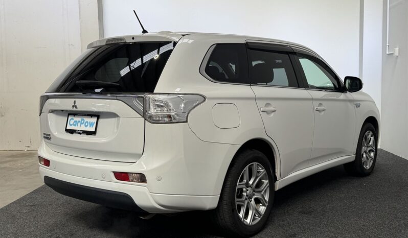
								Mitsubishi OUTLANDER PHEV G 2013 full									