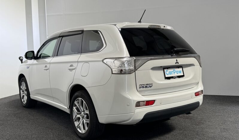 
								Mitsubishi OUTLANDER PHEV G 2013 full									