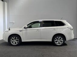 
										Mitsubishi OUTLANDER PHEV G 2013 full									