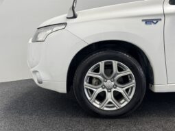 
										Mitsubishi OUTLANDER PHEV G 2013 full									