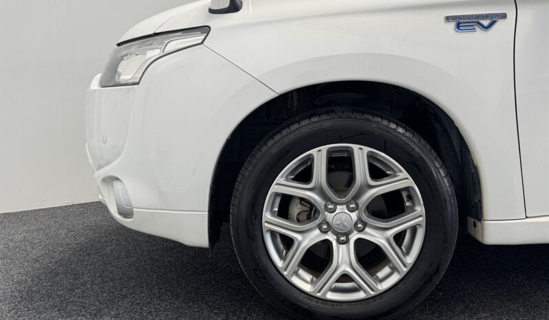 
								Mitsubishi OUTLANDER PHEV G 2013 full									