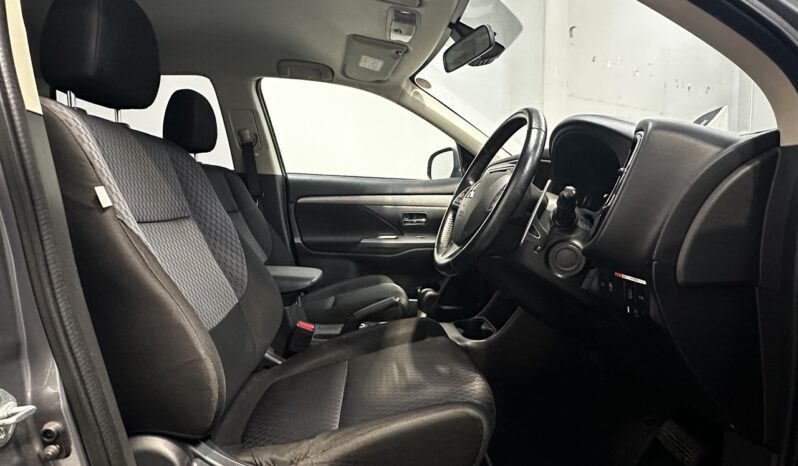 
								Mitsubishi Outlander 24G Navi Package 4WD 2013 full									