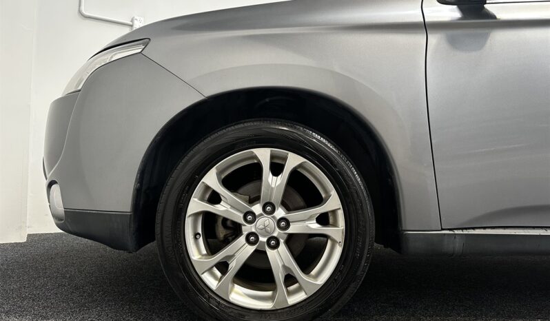
								Mitsubishi Outlander 24G Navi Package 4WD 2013 full									