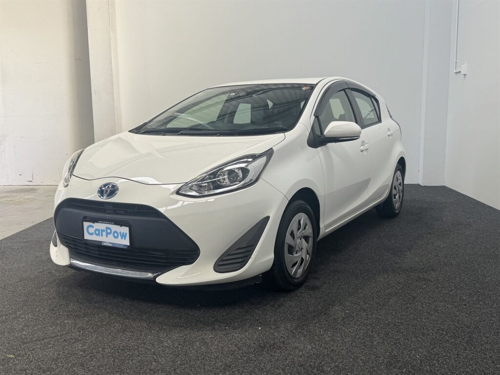 Toyota AQUA HYBRID 2021