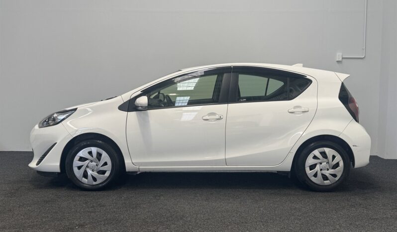 
								Toyota AQUA HYBRID 2021 full									