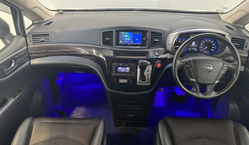 
								Nissan ELGRAND 250 Highway Star 2015 full									