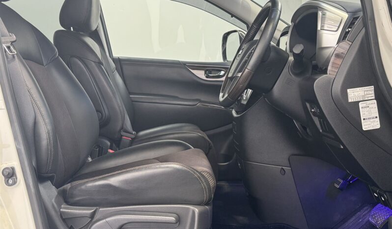 
								Nissan ELGRAND 250 Highway Star 2015 full									