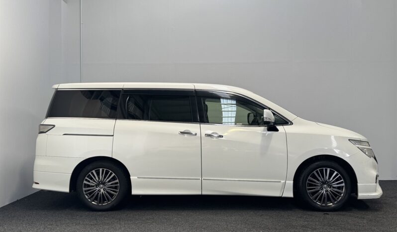
								Nissan ELGRAND 250 Highway Star 2015 full									
