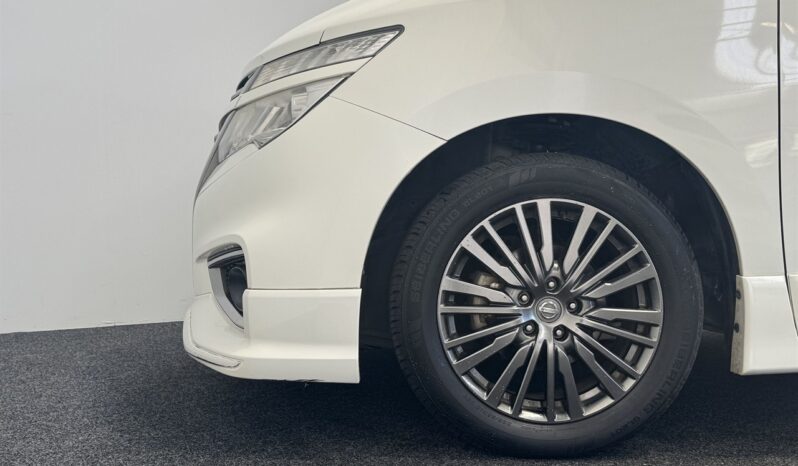 
								Nissan ELGRAND 250 Highway Star 2015 full									